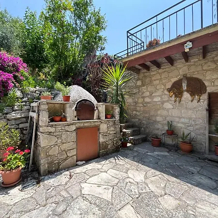 Lantana Stone House בית נופש *