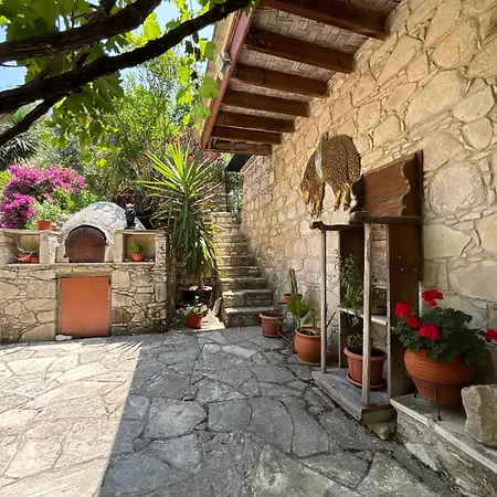 Lantana Stone House Дом отдыха