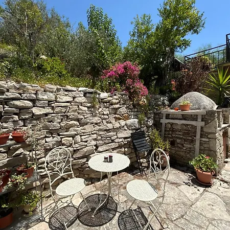 Prázdninový dům Lantana Stone House Lemona