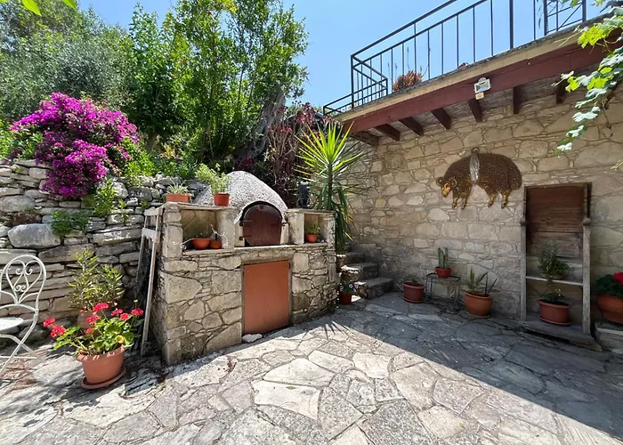 Lantana Stone House בית נופש *