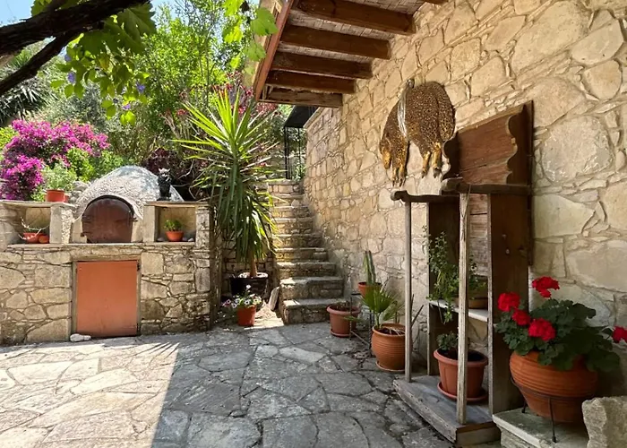 Lantana Stone House בית נופש