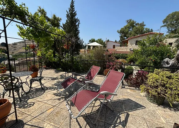 בית נופש Lantana Stone House