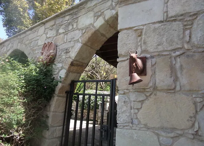 Lantana Stone House * Lemona